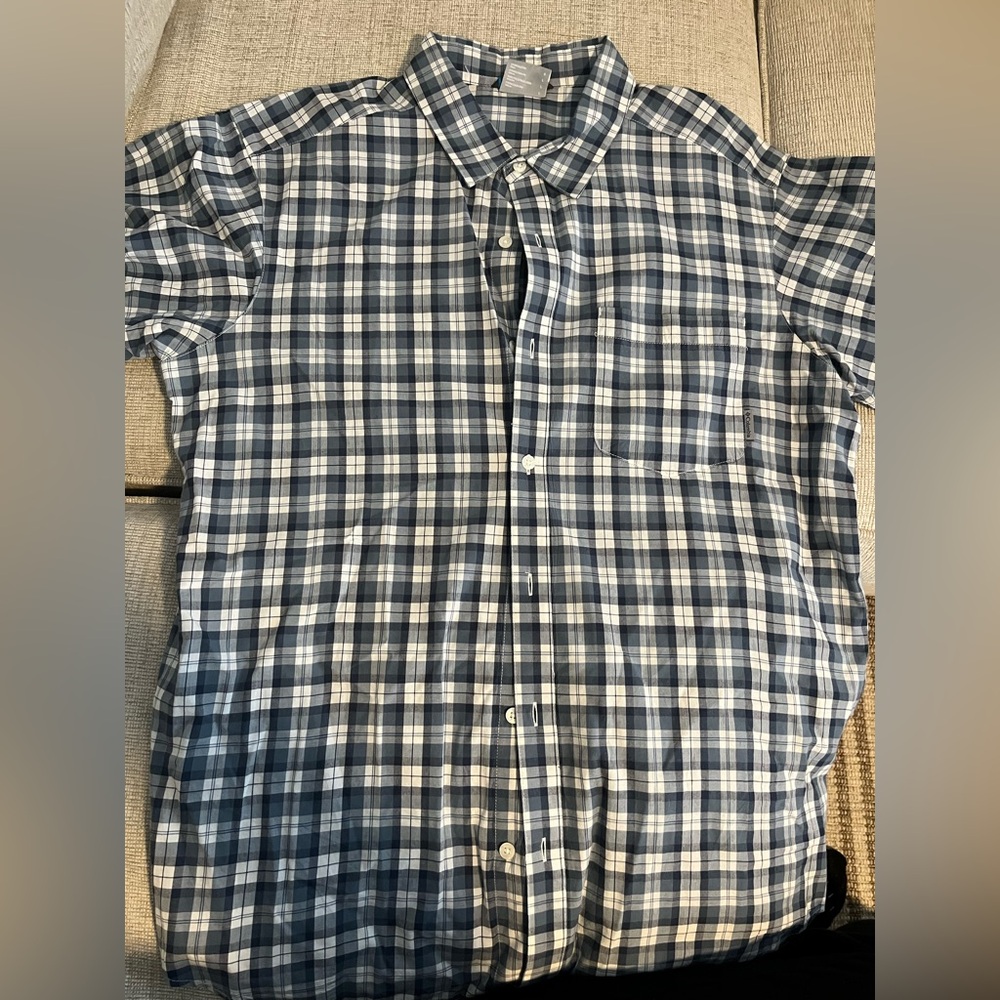 Men’s short sleeve button up dress shirt size- size large - Columbia brand